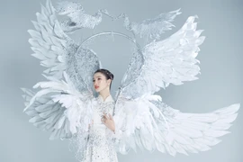 Phương Nhi với trang phục văn hóa dân tộc "Cò ơi." (Ảnh: CTV/Vietnam+)