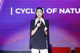 Lương Thùy Linh làm diễn giả tiếng Anh về chủ đề “Connections With Nature - Kết nối với thiên nhiên.” (Ảnh: CTV/Vietnam+)
