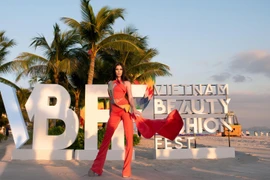 Thí sinh tổng duyệt cho màn trình diễn Vietnam Beauty Fashion Fest. (Ảnh: BTC)