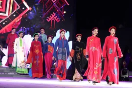 Rực rỡ sắc màu truyền thống tại Lễ hội Áo dài Du lịch Hà Nội 2023 