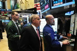 Chỉ số Dow Jones và chỉ số S&P 500 lên mức cao kỷ lục mới