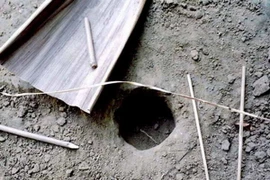 Độc đáo nghi lễ làm trống đất cầu mưa của dân tộc Cor 