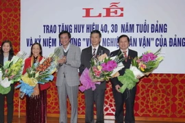 Ban Thường vụ Đảng ủy và Văn phòng Quốc hội lấy phiếu tín nhiệm