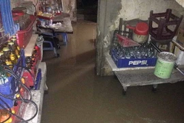 Khắc phục sự cố vỡ ống nước thải khu tập thể B5 Giảng Võ 