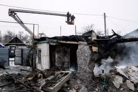 Bộ Năng lượng Ukraine tạm ngừng cung cấp điện cho Crimea 
