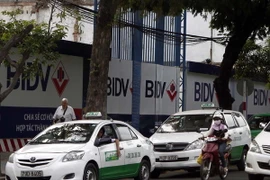 Nhiều vướng mắc khi triển khai dịch vụ taxi Uber tại TP.HCM