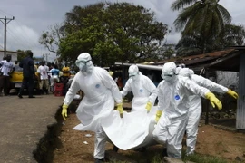 Dịch Ebola lan rộng do tập tục tang lễ của người dân châu Phi
