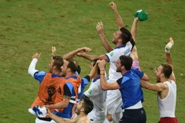 Bản hùng ca Hy Lạp xoa dịu tạm thời nỗi lo "cơm áo gạo tiền"