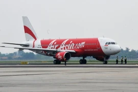 Thêm một máy bay của hãng AirAsia gặp trục trặc kỹ thuật