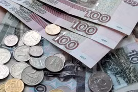 Đồng ruble Nga tiếp tục hạ xuống mức thấp kỷ lục mới 
