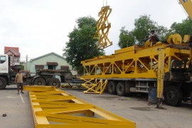 Buộc hạ tải xe chở hàng quá khổ, quá tải trên Quốc lộ 1A