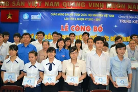 TP. HCM: Trao 67 suất học bổng cho sinh viên vượt khó học giỏi