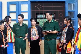 Người sỹ quan “4 cùng” với bà con dân tộc xóa đói giảm nghèo