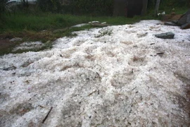 Mưa đá và gió lốc ở Lào Cai, 2 người bỏng nặng vì sét đánh