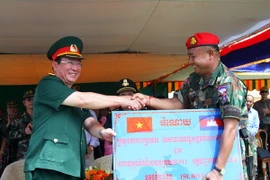 Đặc công Việt Nam và đặc nhiệm dù Campuchia tăng cường hợp tác