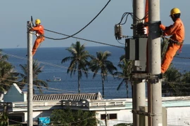 Dòng điện quốc gia tiếp động lực mạnh mẽ cho Lý Sơn phát triển