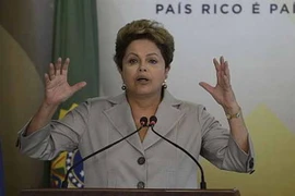 Tổng thống Roussef tại buổi lễ công bố vốn đầu tư giao thông đô thị hôm 13/3 tại Brasilia. (Ảnh: Agencia Brasil)