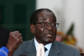 Liên minh châu Âu dỡ bỏ trừng phạt kinh tế đối với Zimbabwe 