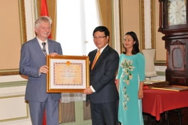 Trao Huân chương Hữu nghị cho một số nhà ngoại giao của Bỉ