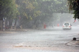 Áp thấp tan dần trong 12 giờ tới, các tỉnh miền Trung mưa lớn