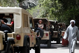 Cảnh sát Ai Cập tăng cường an ninh tại thủ đô Cairo. (Nguồn: AFP/TTXVN)