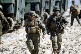 Binh sỹ Mỹ tham gia một cuộc tập trận tại Ventspils, Latvia ngày 6/6. (Nguồn: EPA/TTXVN)