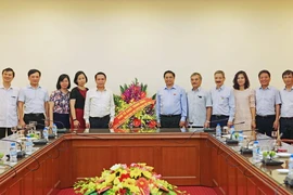 Đồng chí Phạm Minh Chính, Ủy viên Bộ Chính trị, Bí thư Trung ương Đảng, Trưởng Ban Tổ chức TW đến chúc mừng TTXVN. (Ảnh: Trọng Đạt/TTXVN)