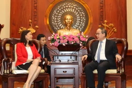 Bí thư Thành ủy Thành phố Hồ Chí Minh Nguyễn Thiện Nhân tiếp Phó Chủ tịch, Tổng Giám đốc Công ty Intel Products Việt Nam Sherry Boger. (Ảnh: Thanh Vũ/TTXVN)