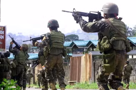Binh sỹ Philippines trong chiến dịch truy quét phiến quân ở Lanao Del Sur ngày 25/5. (Nguồn: THX/TTXVN)
