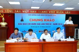 Cuộc họp Hội đồng chung khảo Giải Báo chí Quốc gia lần thứ XI - năm 2016. (Ảnh: Minh Quyết/TTXVN)