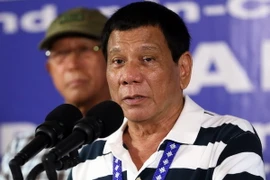 Tổng thống Philippines Rodrigo Duterte trong chuyến thăm sư đoàn số 4 quân đội Philippines ở thành phố miền nam Butuan ngày 18/5. (Nguồn: EPA/ TTXVN)