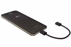 Nhờ nguồn pin "khủng" ZenFone Max có khả năng "tiếp sức" cho các thiết bị di động khác. (Nguồn: Asus Việt Nam)