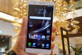 ZenFone Ultra có màn hình 6,8 inch Full HD. (Ảnh: T.H/Vietnam+)