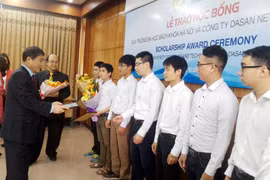 Trao học bổng, tạo cơ hội việc làm cho sinh viên công nghệ Việt