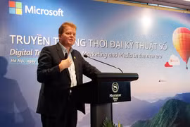 Tổng Giám đốc Truyền thông Microsoft châu Á nói về cách thay đổi trong tiếp thị, bán hàng của hãng. (Ảnh: T.H/Vietnam+)