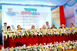 Lãnh đạo FPT và Tổng cục thuế Bangladesh tham gia lễ vận hành hệ thống BITAX. (Nguồn: FPT)