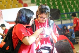 Nhiếp ảnh thu hút sự quan tâm của rất nhiều bạn trẻ. (Ảnh: T.H/Vietnam+)