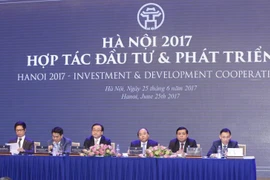 Thủ tướng Chính phủ Nguyễn Xuân Phúc dự Hội nghị “Hà Nội 2017 – Hợp tác đầu tư và phát triển”. (Ảnh: Thống Nhất/TTXVN) 