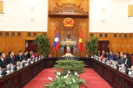 Thủ tướng Nguyễn Xuân Phúc tiếp đồng chí Bounthong Chitmany, Ủy viên Bộ Chính trị, Phó Thủ tướng, Chủ nhiệm Ủy ban Kiểm tra Trung ương, Tổng Thanh tra chính phủ Lào. (Ảnh: Thống Nhất/TTXVN)