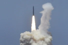  Một vụ thử tên lửa đánh chặn của Mỹ tại Căn cứ không quân Vandenberg ở bang California ngày 30/5. (Nguồn: AFP/TTXVN)