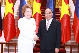 Thủ tướng Nguyễn Xuân Phúc tiếp bà Valentina Ivanovna Matvienko, Chủ tịch Hội đồng Liên bang (Thượng viện), Quốc hội Liên bang Nga đang ở thăm chính thức Việt Nam. (Ảnh: Thống Nhất/TTXVN)