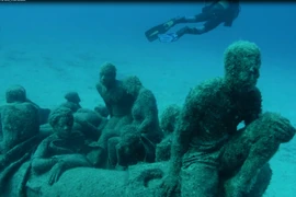 [Video] Độc đáo bảo tàng dưới nước đầu tiên trên thế giới 