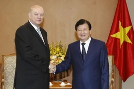  Phó Thủ tướng Trịnh Đình Dũng và Bộ trưởng Bộ Ngoại thương và Đầu tư nước ngoài Cuba Rodrigo Malmierca Diaz. (Ảnh: Văn Điệp/TTXVN)