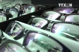 [Video] Bắt giữ lô hàng mắt kính giả lớn nhất từ trước đến nay