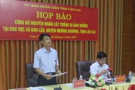 Ông Lê Ngọc Dương, Phó Giám đốc Sở tài nguyên và môi trường tỉnh Lào Cai thông tin tại buổi họp báo. (Ảnh: Hương Thu/TTXVN)