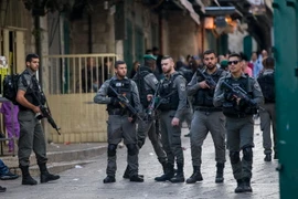 Cảnh sát Israel gác tại hiện trường vụ đâm dao do một người đàn ông Palestine tiến hành tại Jerusalem ngày 1/4/. (Nguồn: EPA/TTXVN)