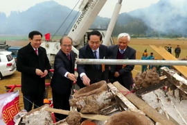 Chủ tịch nước dự lễ đúc tượng vua Mai Hắc Đế. (Ảnh: Tường Vũ/Vietnam+)