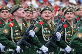 Binh sĩ Nga tại lễ diễu binh kỷ niệm 72 năm Ngày Chiến thắng tại Quảng trường Đỏ ở thủ đô Moskva ngày 9/5. (Nguồn: THX/TTXVN)