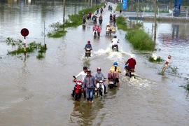 Ngập lụt tại Thừa Thiên-Huế. (Ảnh: Thế Lập/TTXVN)