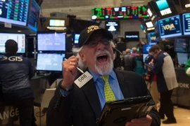 Giao dịch viên tại Sàn giao dịch chứng khoán New York, Mỹ. (Nguồn: AFP/TTXVN)